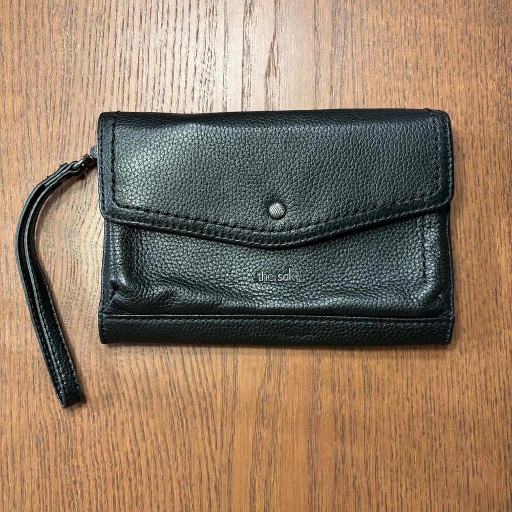 The Sak Convertible Black Pebbled Leather Convertible Wallet Bag